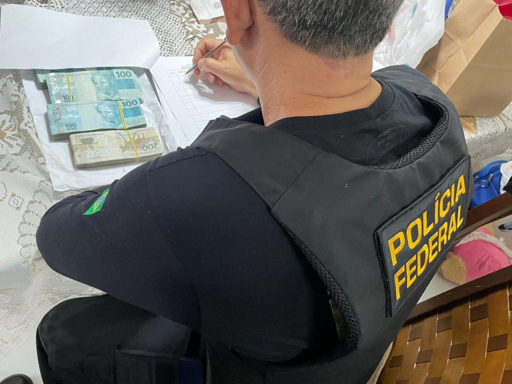 Polícia Federal apura possível fraude em licitação de combate ao COVID-19 Polícia Federal apura possível fraude em licitação de combate ao COVID-19