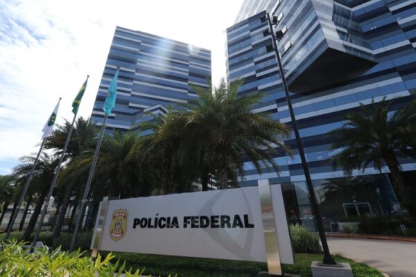 Polícia Federal indicia Bolsonaro, general Braga Neto, general Heleno e mais 34 pessoas por golpe Polícia Federal indicia Bolsonaro, general Braga Neto, general Heleno e mais 34 pessoas por golpe