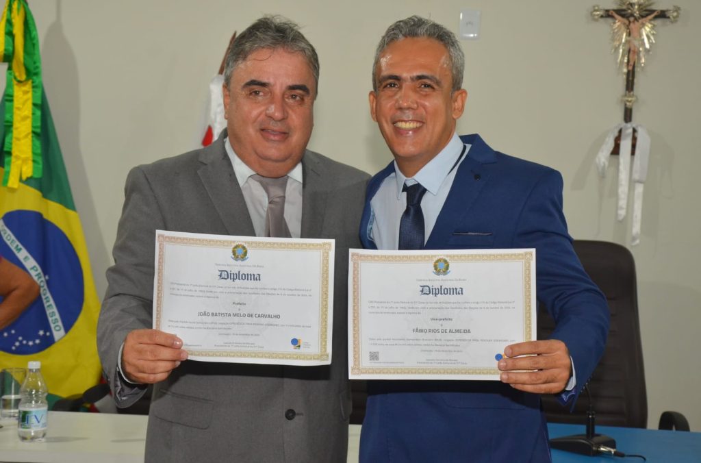 Tista de Deda e Fábio da Secof São Diplomados: A Esperança de Uma Jeremoabo Feliz de Novo Tista de Deda e Fábio da Secof São Diplomados: A Esperança de Uma Jeremoabo Feliz de Novo
