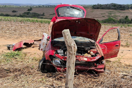 Grave acidente na SE-270: Chevrolet Celta capota, mas motorista está fora de perigo