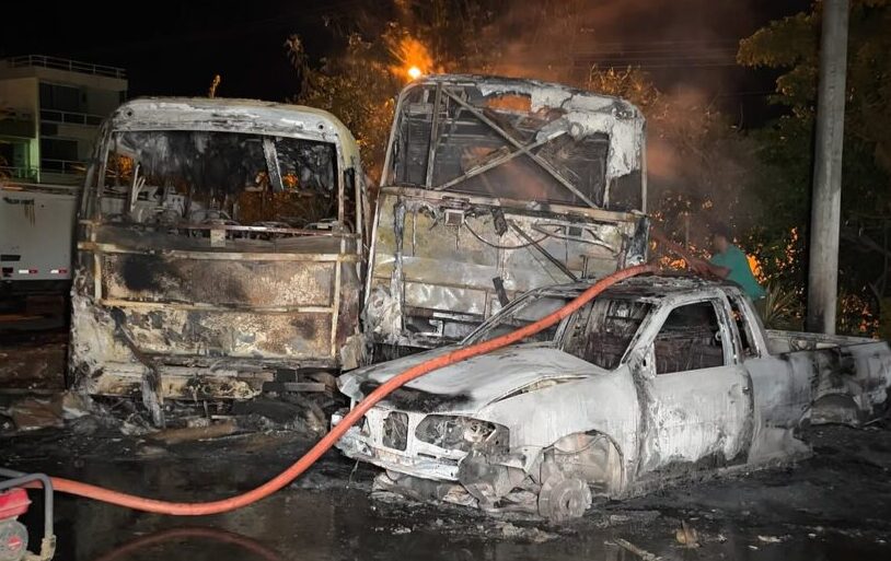 Veículos da Prefeitura do município de Poço Verde são atingidos por incêndio Veículos da Prefeitura do município de Poço Verde são atingidos por incêndio