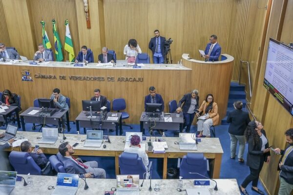 Salário dos vereadores de Aracaju supera valor pago em grandes capitais brasileiras Salário dos vereadores de Aracaju supera valor pago em grandes capitais brasileiras