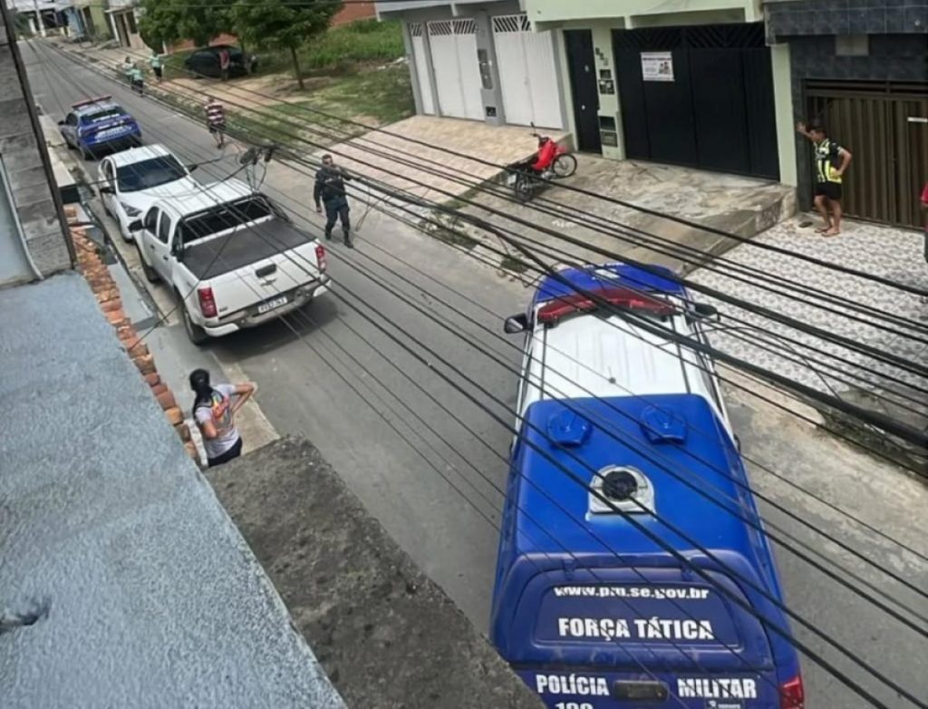 Subtenente da policial militar mata a esposa e em seguida tira a própria vida no municipio de Lagarto Subtenente da policial militar mata a esposa e em seguida tira a própria vida no municipio de Lagarto
