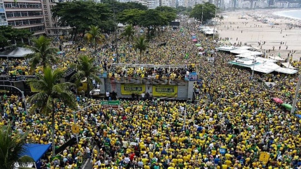 PM-RJ diz que 400 mil foram a ato; USP fala em 18,3 mil