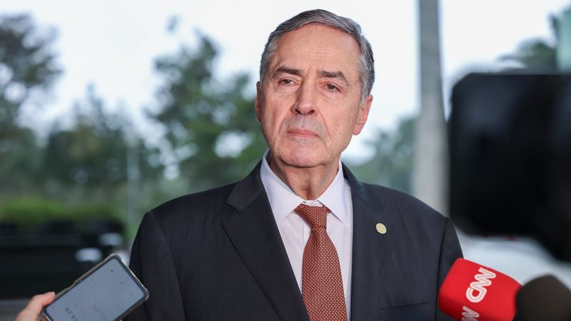 Barroso nega impedimento de Moraes, Zanin e Dino para julgar Bolsonaro Barroso nega impedimento de Moraes, Zanin e Dino para julgar Bolsonaro