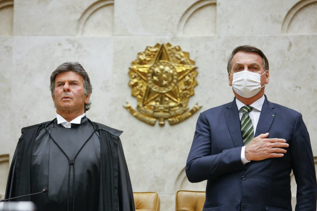 Ex-presidente Jair Bolsonaro espera voto de Fux pela inocência de cabeleireira Débora Rodrigues