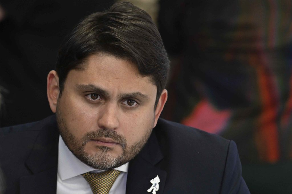Saída de Juscelino Filho após denúncia é a décima troca de ministro do governo Lula; veja lista Saída de Juscelino Filho após denúncia é a décima troca de ministro do governo Lula; veja lista