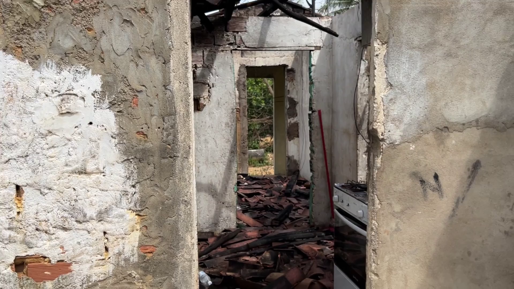 Tragédia em Itapicuru: ex-marido é acusado de incendiar casa da ex-esposa em Jeremoabo Tragédia em Itapicuru: ex-marido é acusado de incendiar casa da ex-esposa em Jeremoabo