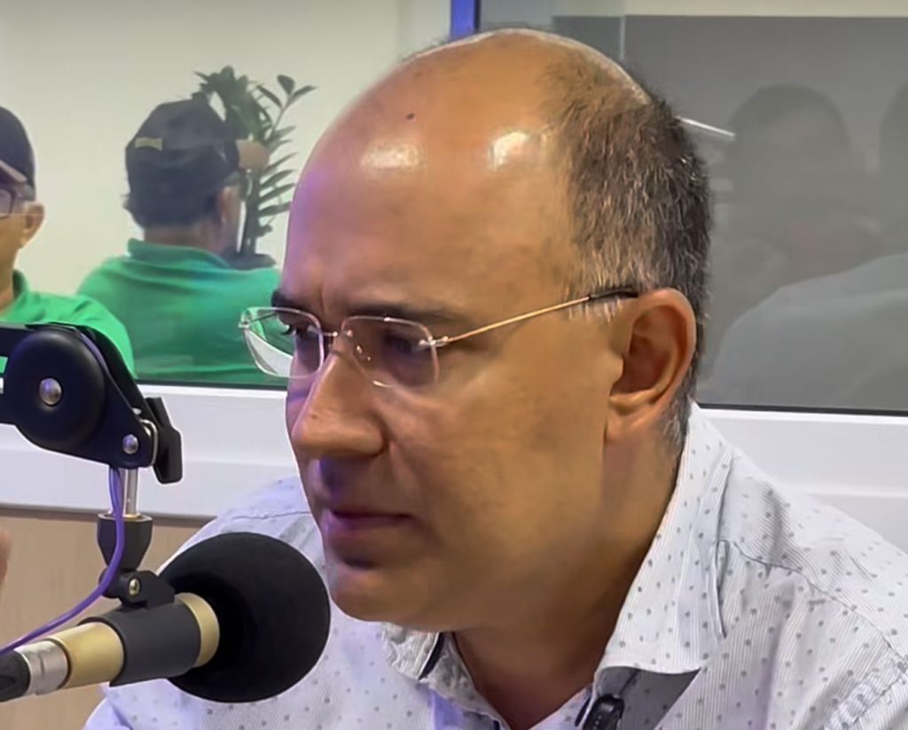 Ex-prefeito de Campo do Brito, Marcel Souza participa de entrevista no Princesa da Serra Notícias 97,5. Ex-prefeito de Campo do Brito, Marcel Souza participa de entrevista no Princesa da Serra Notícias 97,5.