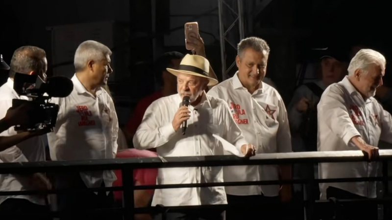Lula em Salvador: Presidente cobra engajamento da militância para rebater mentiras contra PT Lula em Salvador: Presidente cobra engajamento da militância para rebater mentiras contra PT