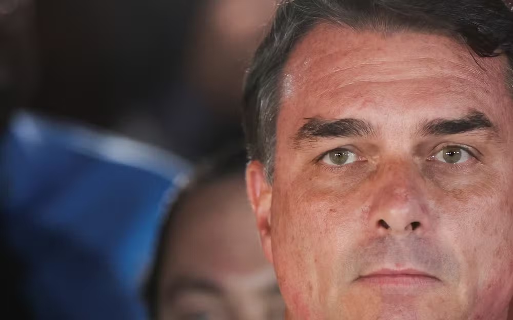 INFOGRÁFICO: veja como foi a rota de fuga de Flávio Bolsonaro para os Estados Unidos INFOGRÁFICO: veja como foi a rota de fuga de Flávio Bolsonaro para os Estados Unidos
